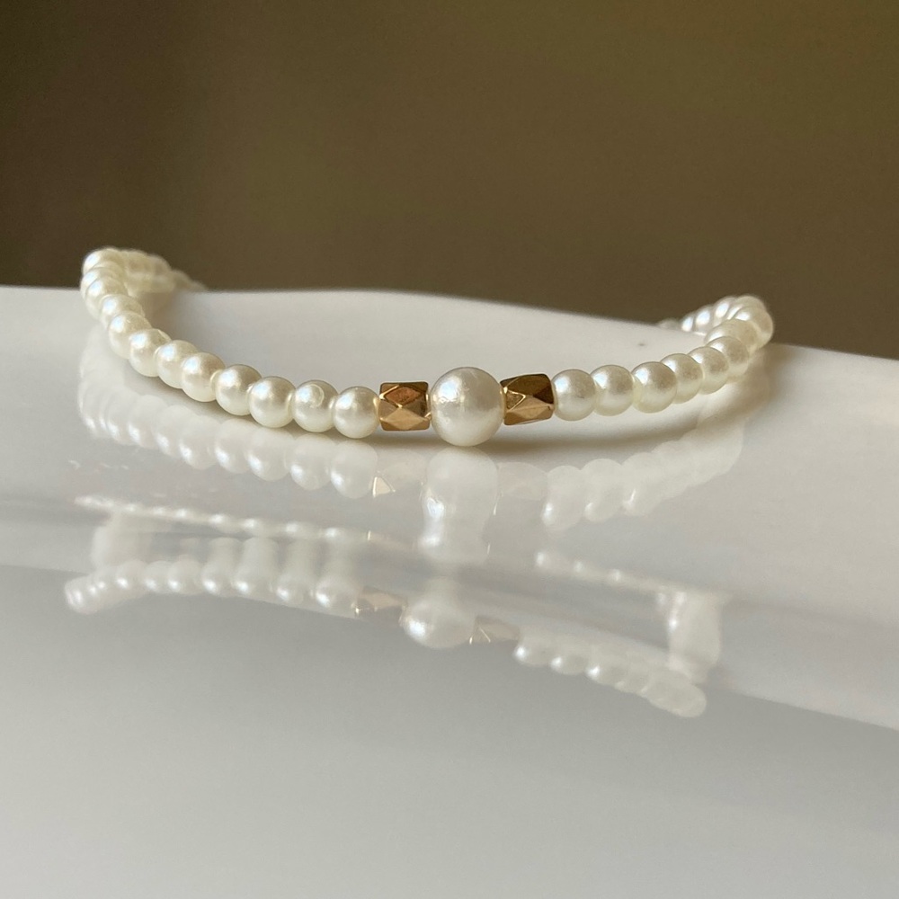 Delicate & Simple Style Design Pearl Bracelet - Picture 7 of 7